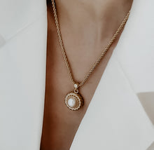 Load image into Gallery viewer, Joséphine Pendant Necklace

