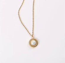 Load image into Gallery viewer, Joséphine Pendant Necklace
